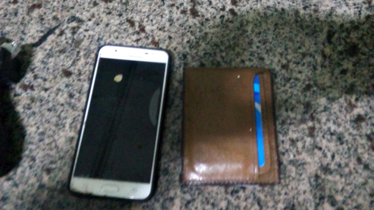 Objetos da vítima recuperados em poder dos acusados.