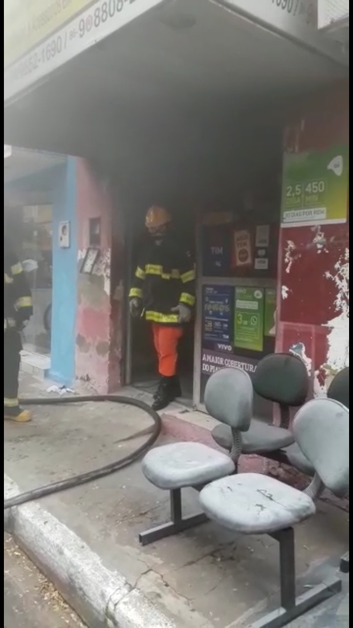 O incêndio começou por volta das 7h30