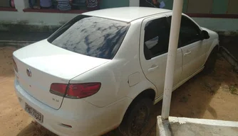 Carro foi apreendido em Parnaíba com adulterações na identificação.