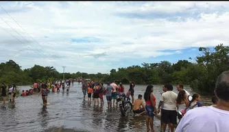 Rio Corrente transbordou