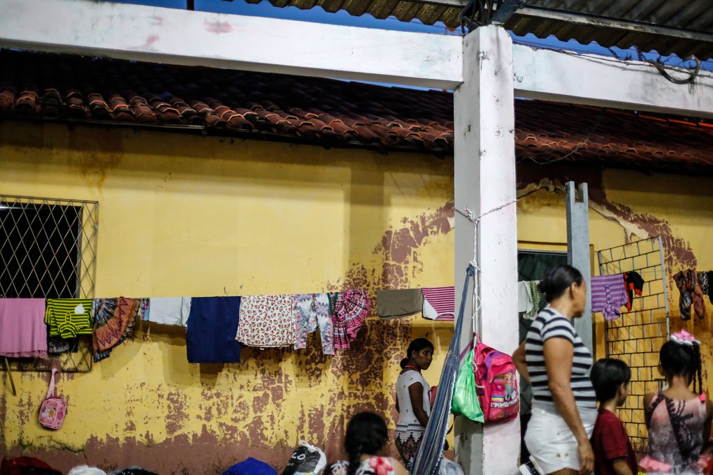 Venezuelanos em abrigo