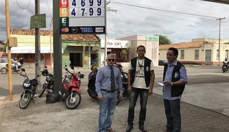 Fiscalização nos postos de combustíveis de Parnaíba