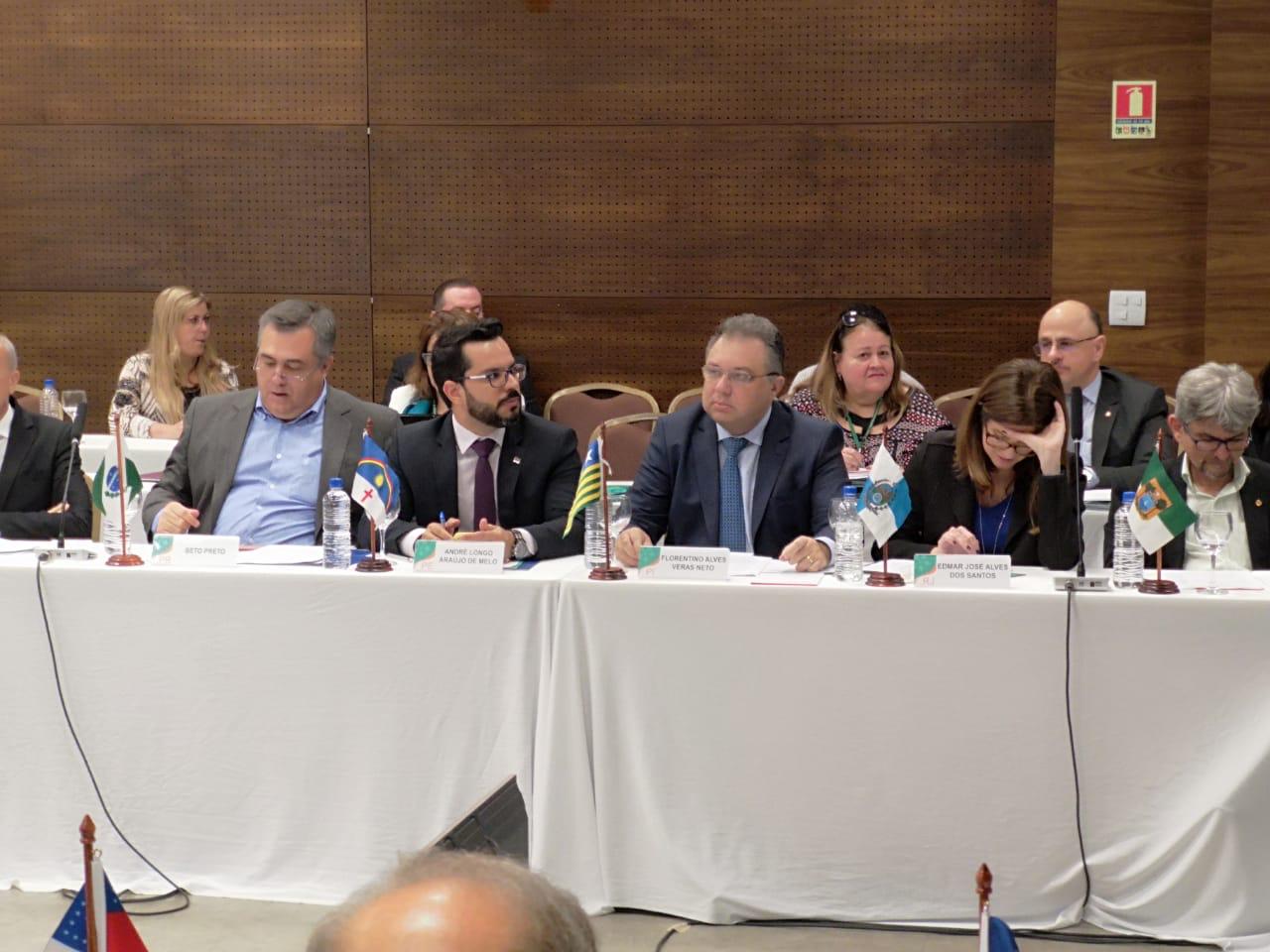 Secretario Florentino Neto em encontro