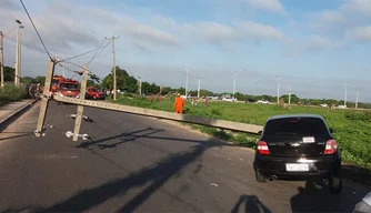 Mil acidentes com postes já aconteceram neste ano.