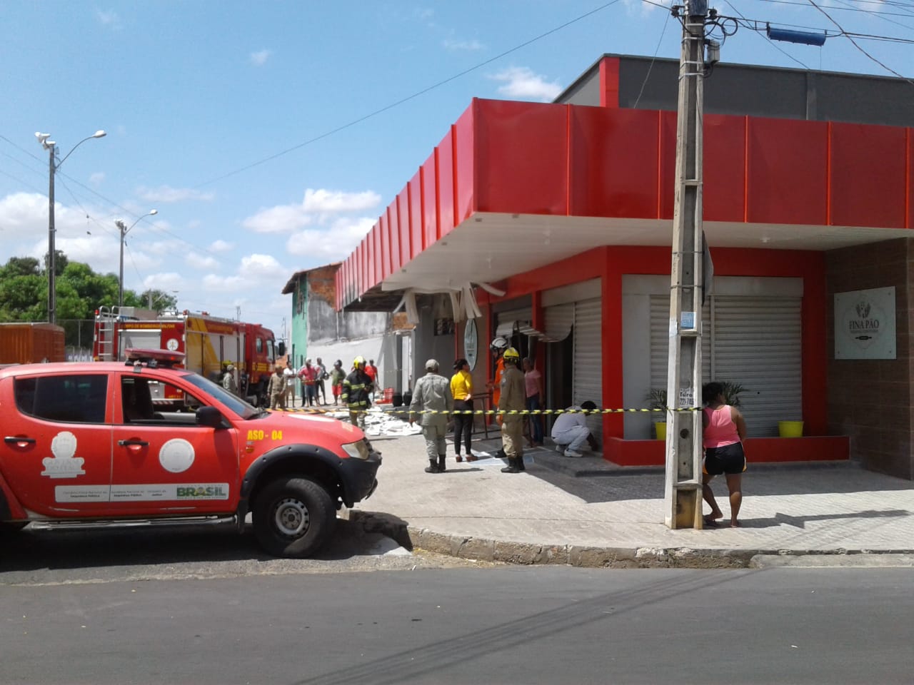 Os Bombeiros foram acionados e controlaram as chamas