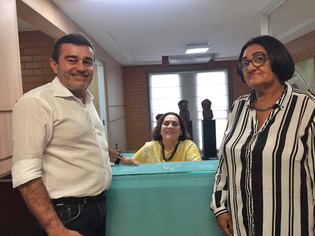 Bete Cuscuz durante a visita