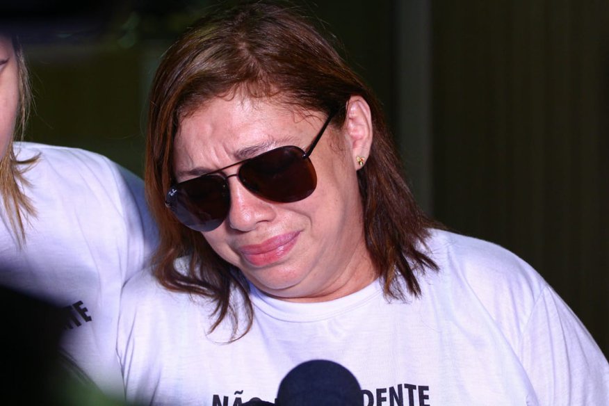 Mãe de Vanessa muito emocionada.