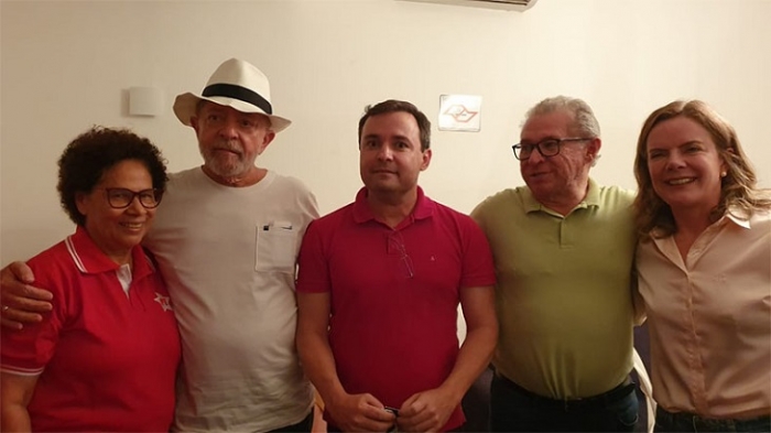 Lula e petistas do Piauí durante evento