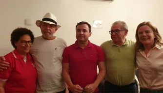 Lula e petistas do Piauí durante evento