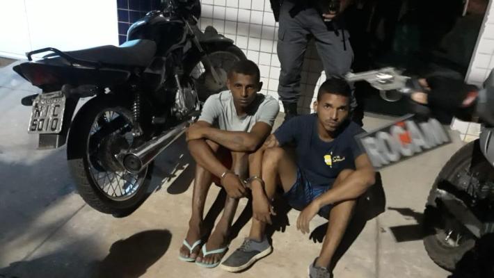 Dupla presa em flagrante.