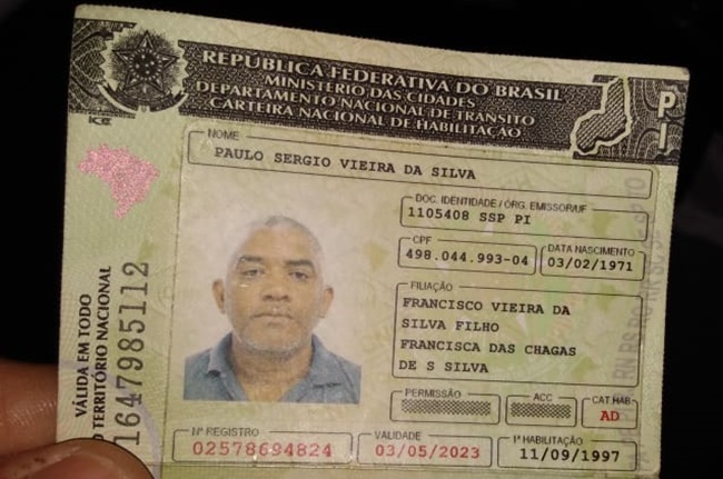 Carteira de Habilitação da vítima.
