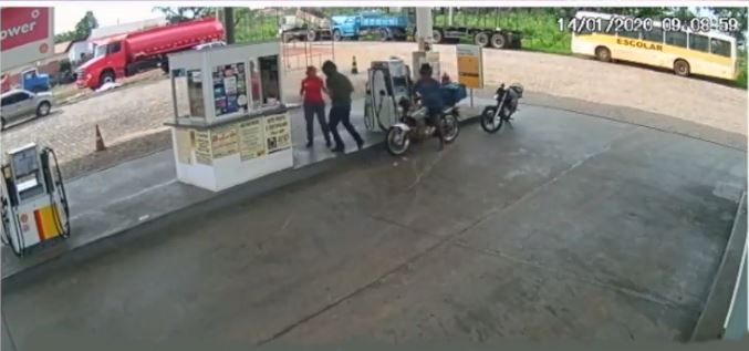 Bandido faz dois assaltos em 20 minutos.