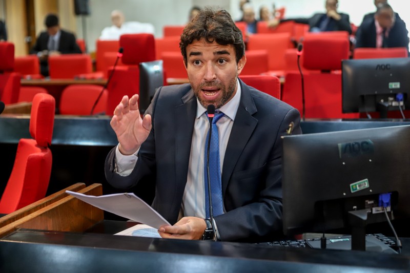 Marden Menezes cobra pagamento de promoções de policiais civis