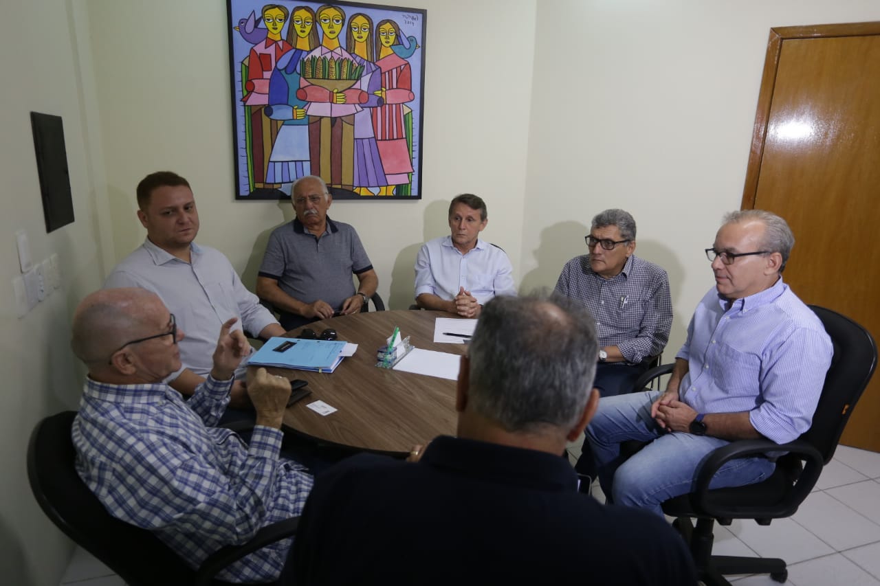 Reunião do prefeito com representantes da empresa Havan