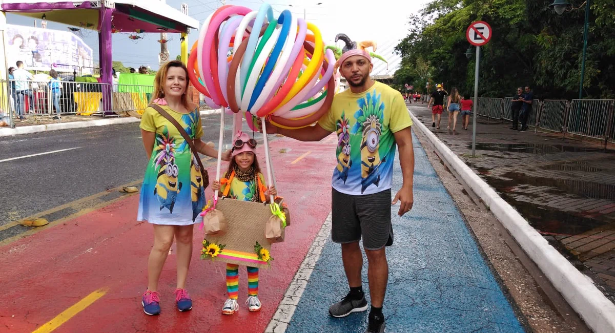Renato Gomes curtiu o Corso 2020 com a esposa e a filha.