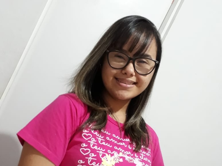 Sabrina Araújo Mourão, aprovada em Pedagogia