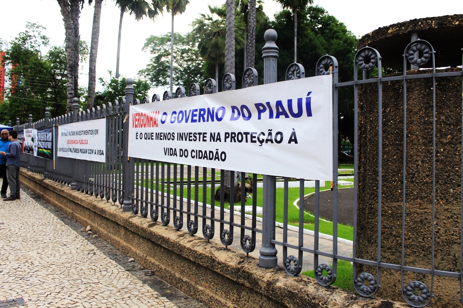 Banners, Manifestação