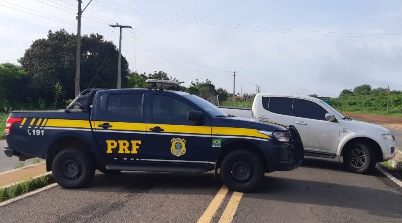 Veículo apreendido pelos agentes.