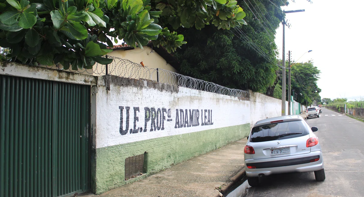 Fachada Da Escola, Ademir Leal