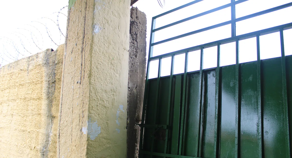 Portão Destruído Pela Força da Água