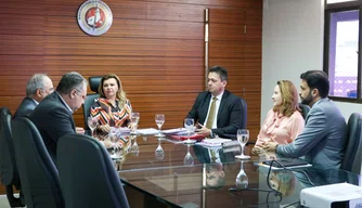 Representantes do Ministério Público com os secretários Florentino Neto e Osmar Júnior.