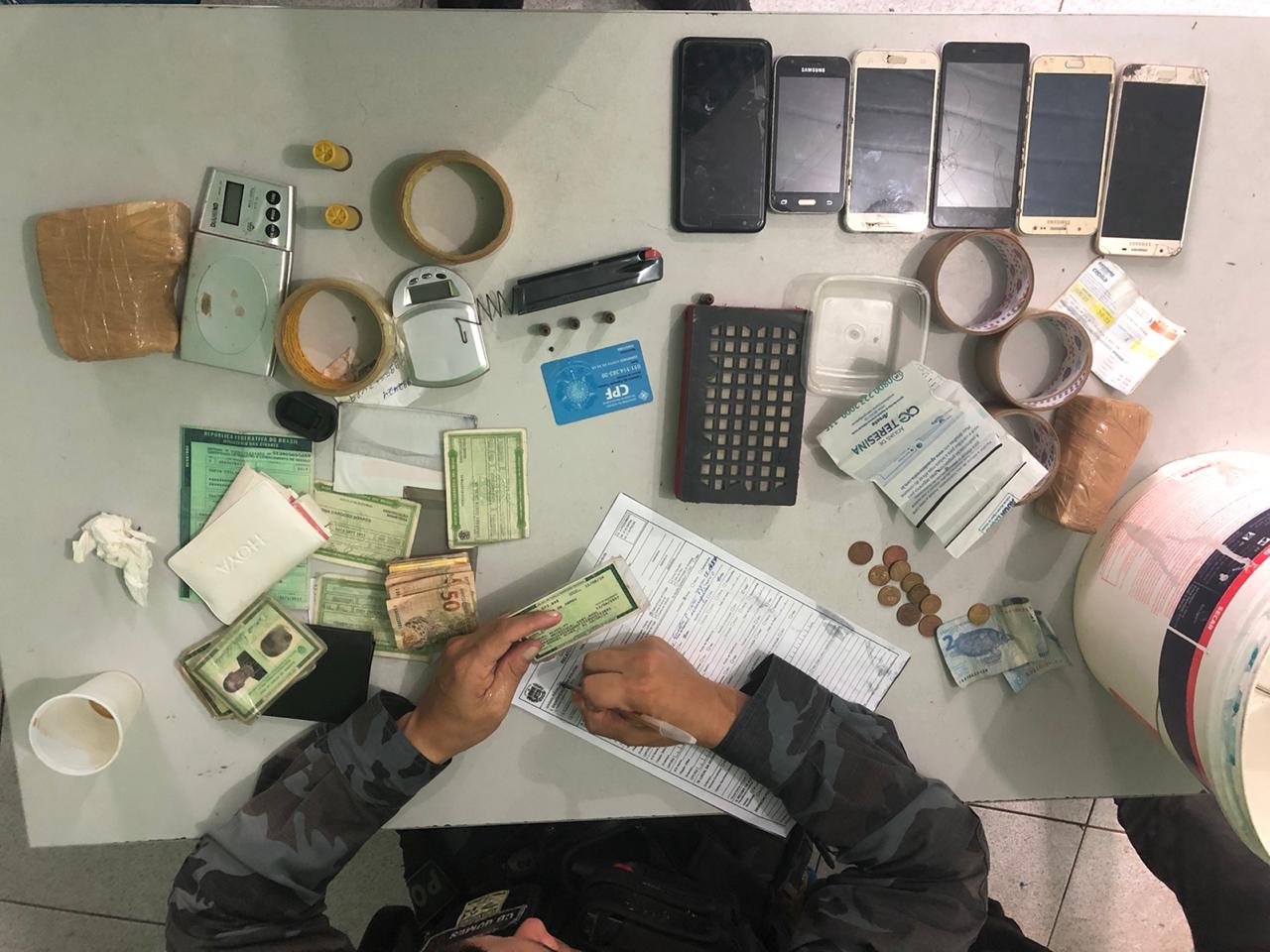 Diversos objetos foram apreendidos pela Força Tarefa juntamente com os acusados.