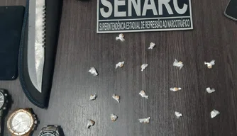 Arma branca encontrada na casa.
