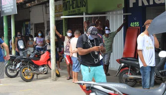 Aglomeração de Pessoas em Filas