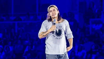 Whindersson diz que homenageará Dirceu Andrade com nome de teatro