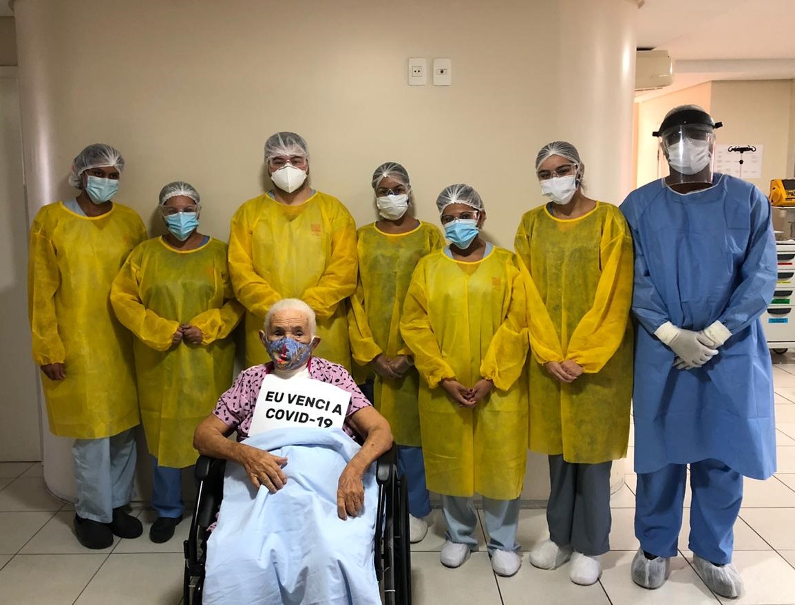 Idosa de 91 anos é curada da Covid-19 após quase 50 dias internada