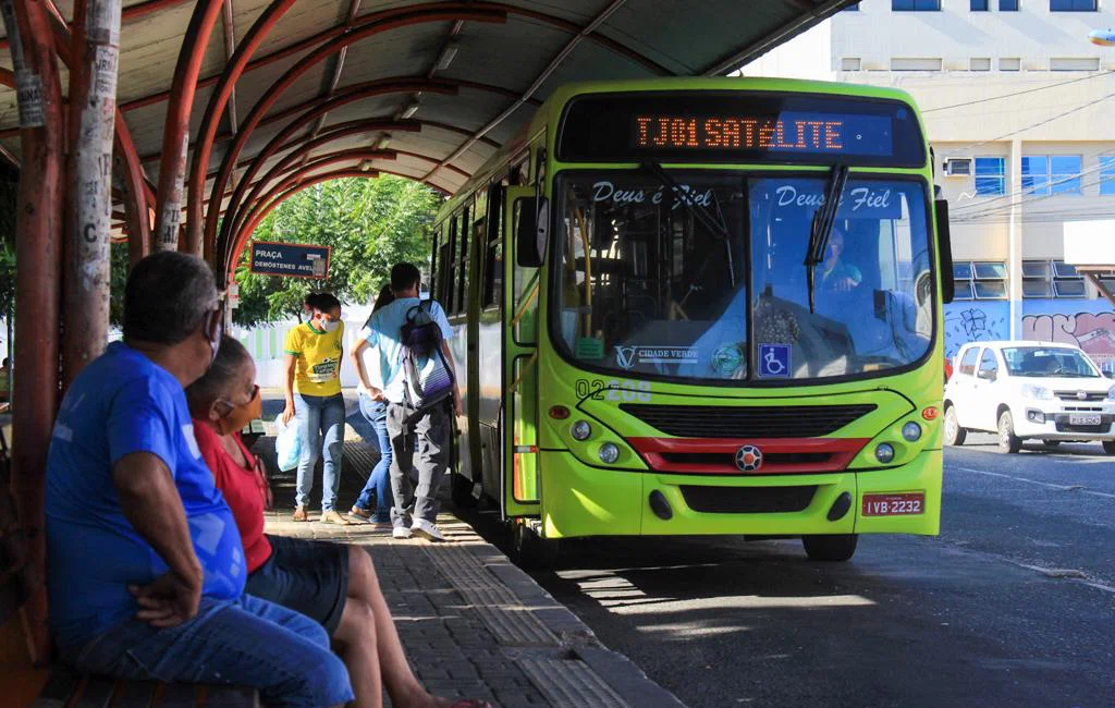 Ônibus Circulando em Teresina