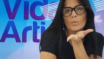 Apresentadora Mônica Freitas