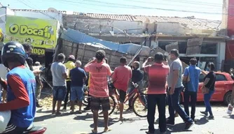Fachadas de lojas desabam no Centro da cidade de Floriano