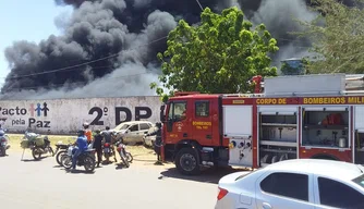 Incêndio aconteceu na tarde desta segunda-feira (7).