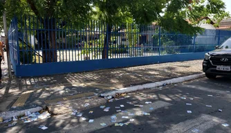 Derrame de santinhos nas ruas de Teresina