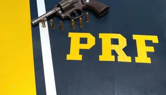 A mulher mantinha o revólver municiado dentro da bolsa