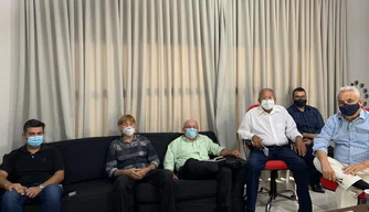 Dr. Pessoa se reúne com empresários do transporte público de Teresina.