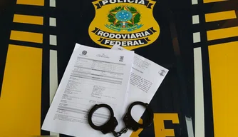 PRF prende em Floriano homem acusado de homicídio que estava foragido da Justiça do DF.