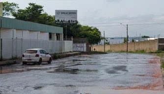 Vazamento de água na zona Leste de Teresina