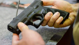 Governo federal flexibiliza compra de armas.