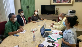 Dr. Pessoa se reúne com vereadores do PT no Palácio da Cidade.