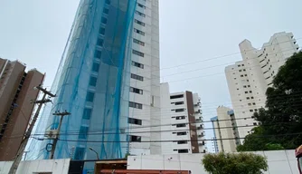 Funcionários ficam presos em elevador de obra em Teresina