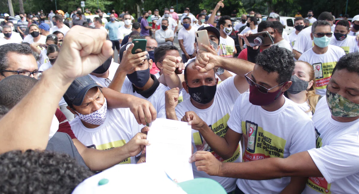 Motoristas e entregadores de aplicativos