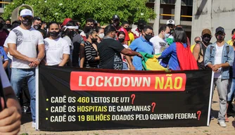 Donos de bares e restaurantes protestam contra o lockdown