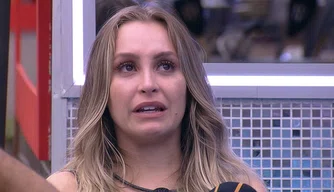 Carla Diaz chora ao conversar sobre Arthur, no BBB21.