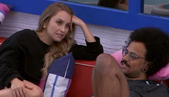 Carla Diaz e João Luiz conversam sobre o paredão do BBB21.