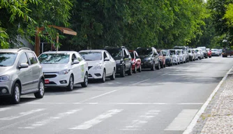 Fila de vacinação para idosos em Teresina