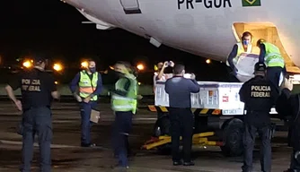 Novas doses da vacina contra a Covid-19 chegam ao Piauí.