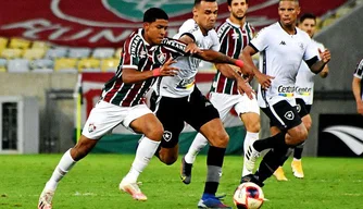 Fluminense vence o Botafogo e garante vaga na semifinal do Carioca