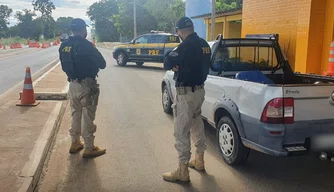 PRF recupera na BR-230 veículo roubado na cidade de Floriano